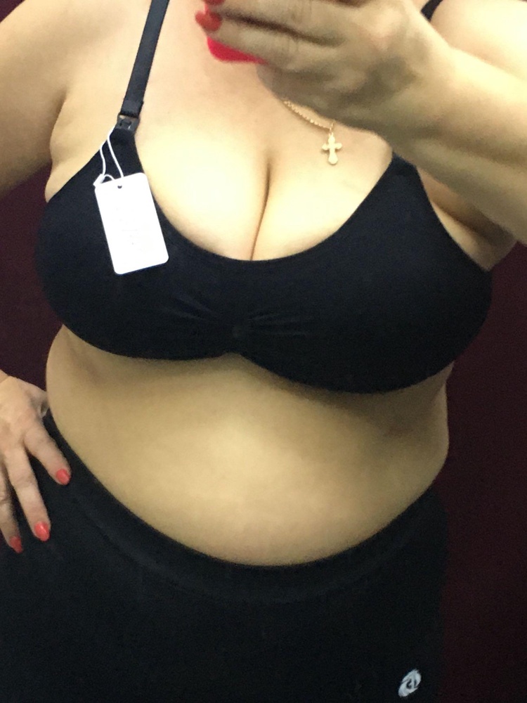 Сел хорошо, хороший материал, но бретели тоненькие и скручивается  у соединения на спине и пластик впивается в кожу. Поскольку предназначался для спорта-  отказ!