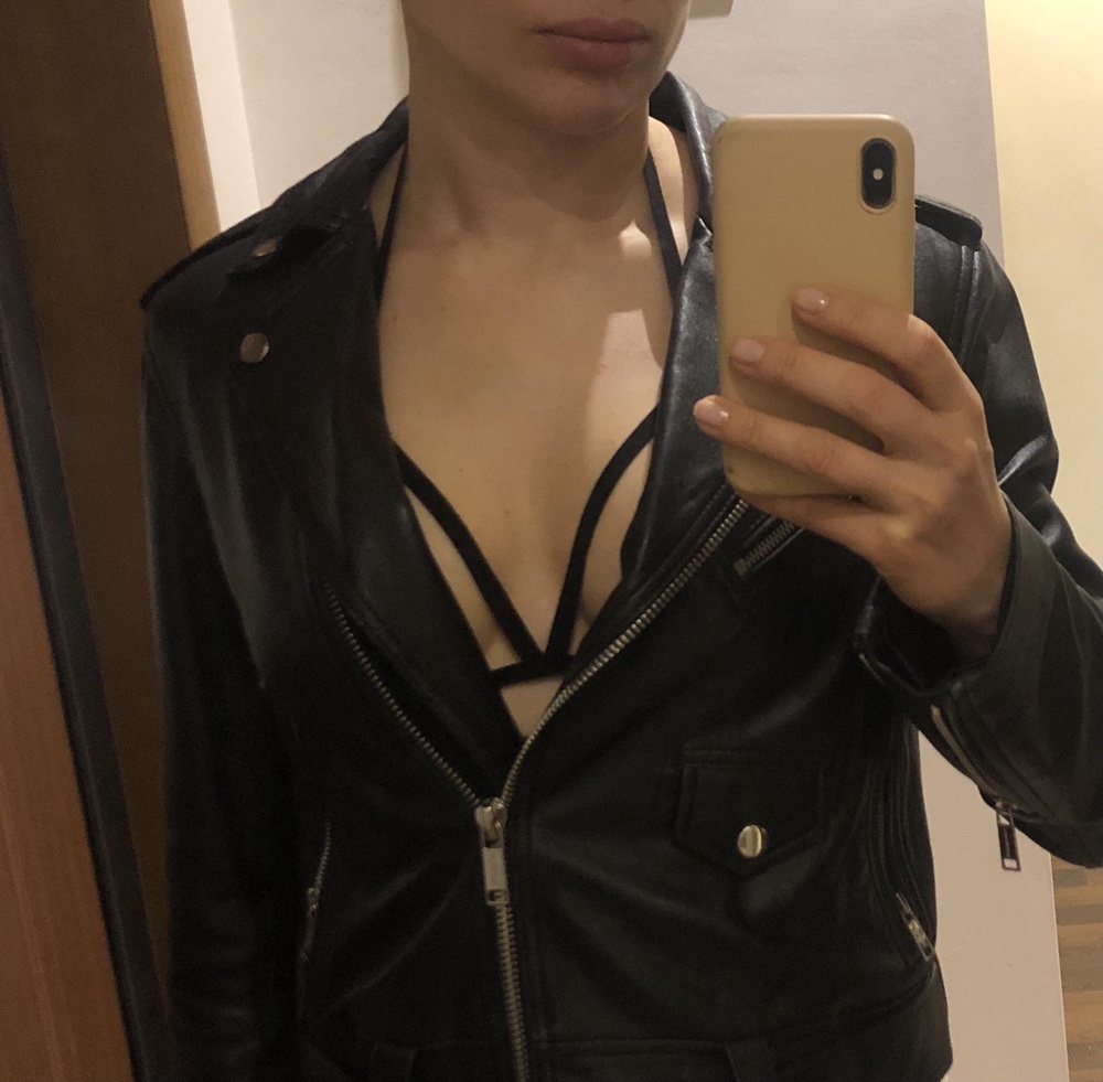 Давно хотела купить, но руки не доходили, одеваю под одежду с глубокими вырезами или вот так, вижу, что волную мужчин))) Довольна)))