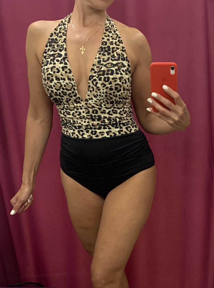 Купальник сел хорошо. На фигуру груша подошёл, у меня верх 44-46, низ 48! Смотрится стильно, материал качественный , и цена 👍🏻
