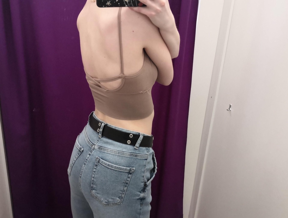 Классный топ! 😍
Сидит хорошо и смотрится круто! 
Есть небольшие дефекты в плане ниток, поэтому одну звезду сняла