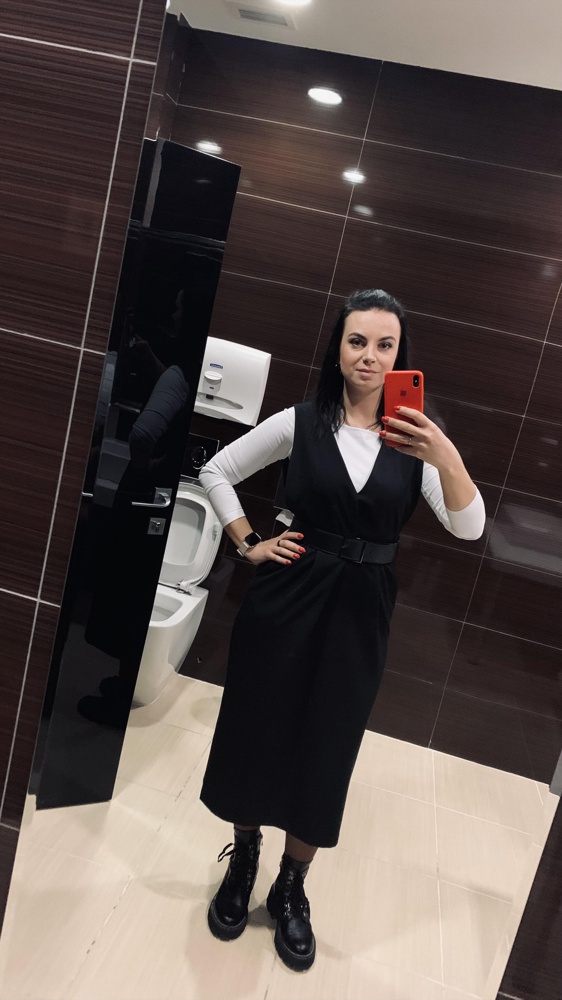 На свой 48 заказала XL и могу сказать что мне большеват немного размер, значит соответствует заявленному, но это не беда, пояс всё поправил. Прям очень удобное платье, с удовольствием буду носить, спасибо большое! 👏🏼