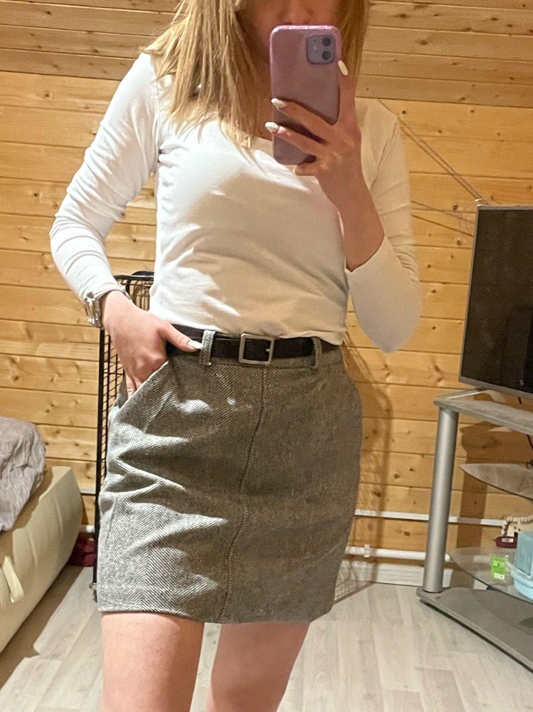 Заказывала 2 юбки одного цвета и размера, но одна все же пришла чуть поменьше, которую,собственно, я и взяла, так как села лучше в поясе. Рост 153, вес 42. Очень понравилась, советую. Хотела бы взять ещё других цветов. 