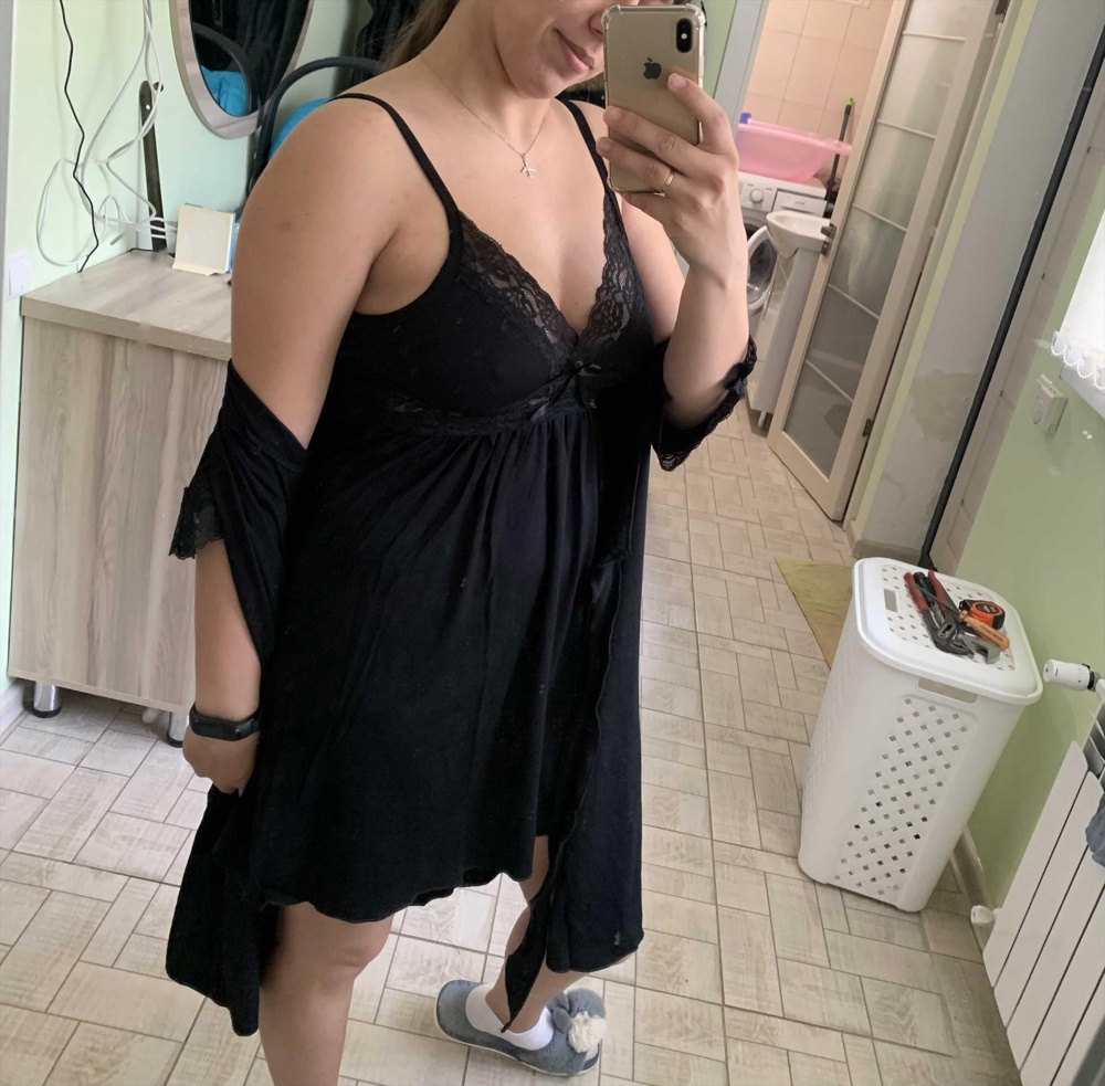 Просто отличный комплект! Первым привлекло то, что это 2в1, потому что в основном в продаже все по отдельности. Во-вторых - очень приятная цена за две вещи! В-третьих ткань супер приятная к телу, сидит и ночнушка и халат очень привлекательно! Все в размер)) 