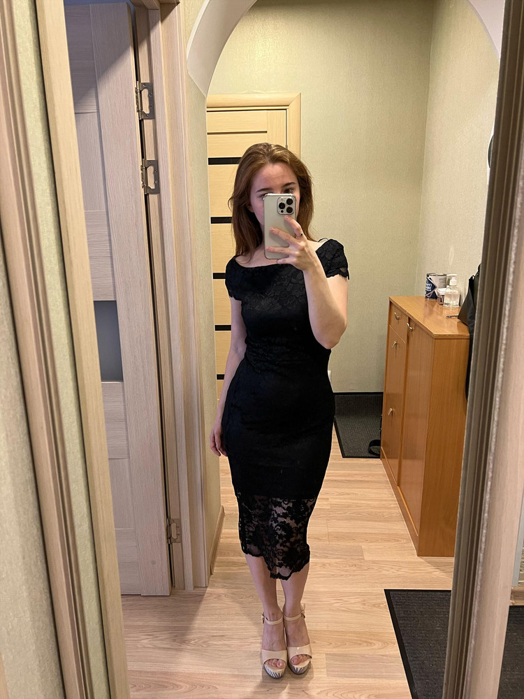 За такие деньги просто находка. Качество на твёрдую 4-ку, немного подклад съезжает)Но ткань такая приятная!Подойдет если нет особенностей фигуры- на животе и боках очень подчеркивает, особенно в розовом цвете (и белье видно).Остановилась на чёрном.