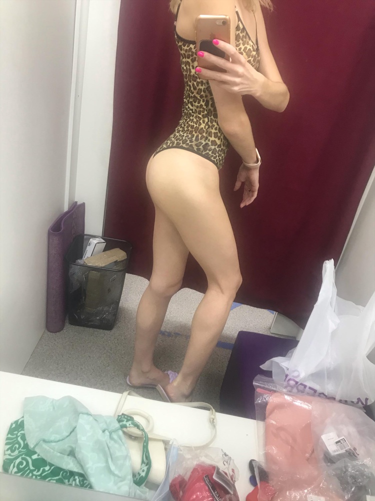 Супер класный, лёгкий и немного прозрачный!) максимально комфортный!!) я брала для танцев, но и под пиджак будет шикардос)