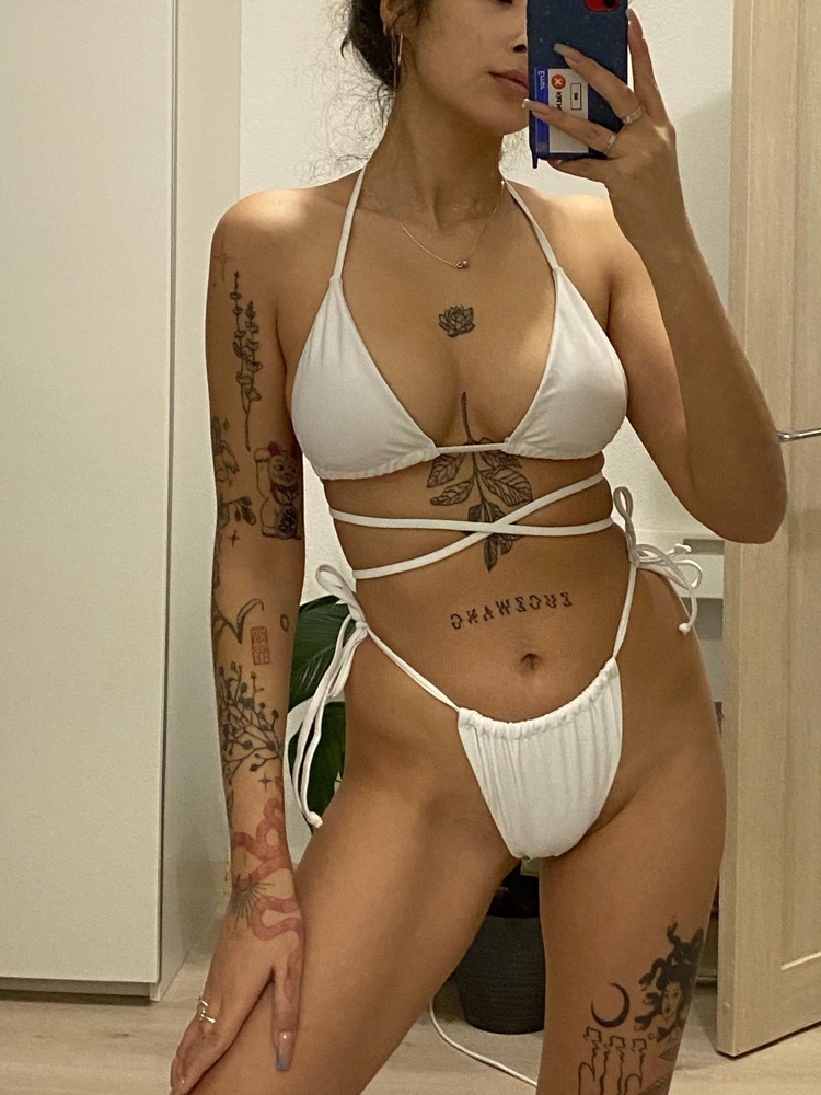 Купальник супер, я ношу лифы С или В, рост 170, взяла М и подошёл отлично, сшит хорошо, никаких явных косяков, возможно мне просто повезло 🤷🏻‍♀️