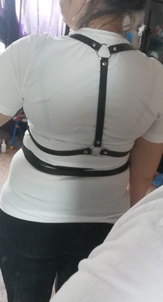 Пришло быстро. Упаковано в мешочек. Все аккуратно на мой 52 размер идеально. В подарок положили резинку-пружинку ))