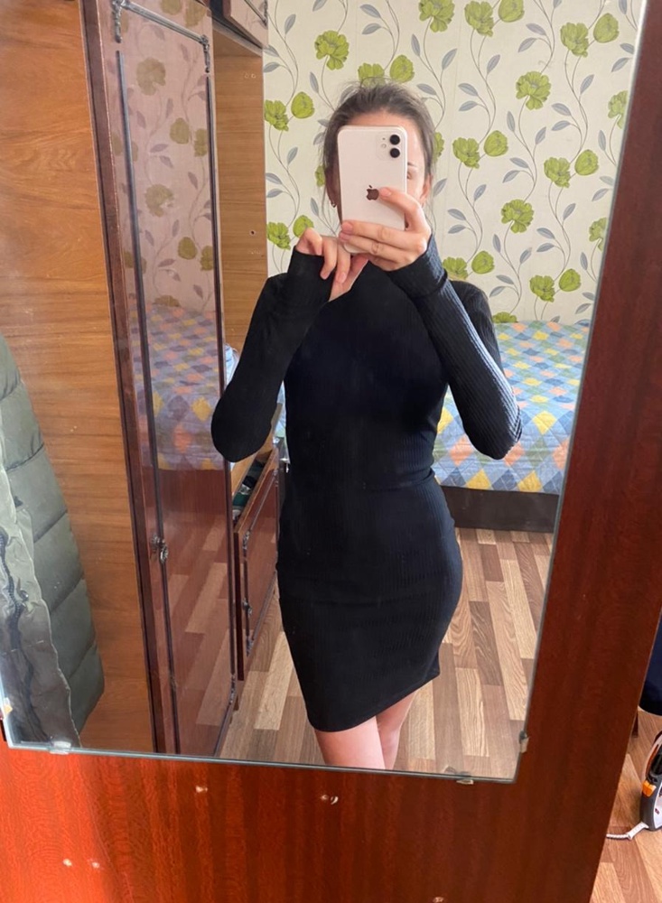 Платье отличное, плотненько так село, но не давит, шикарное как по мне) ткань приятная к телу, и с кроссовками подойдет, и с ботфордами) довольна очень, спасибо Смазливочки)))