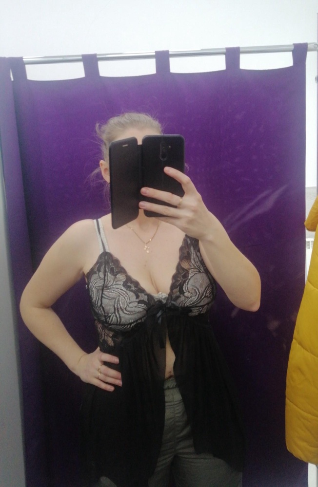 Для меня комплект настолько "угодил" , что задумываюсь о покупке такого же в светлом тоне. После стирки ткань в прекрасном состоянии, ничего не полиняяло., ни растянулось и ни село. К телу и на ощупь  приятно.