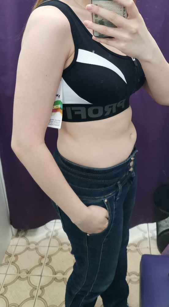 На большую грудь не очень, молния растегивается, грудь сдавливает