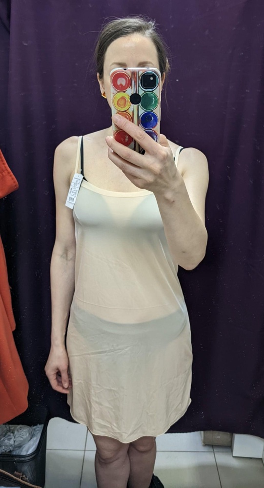 Комбинация отличная и швы, и ткань. 
Не взяла, тк просвечивает. На фото товара этого не видно! Нужна была комбинация под полупрозрачное платье..
На рост 173, ОГ 89, ОБ 94 размер 44 идеально сидит.