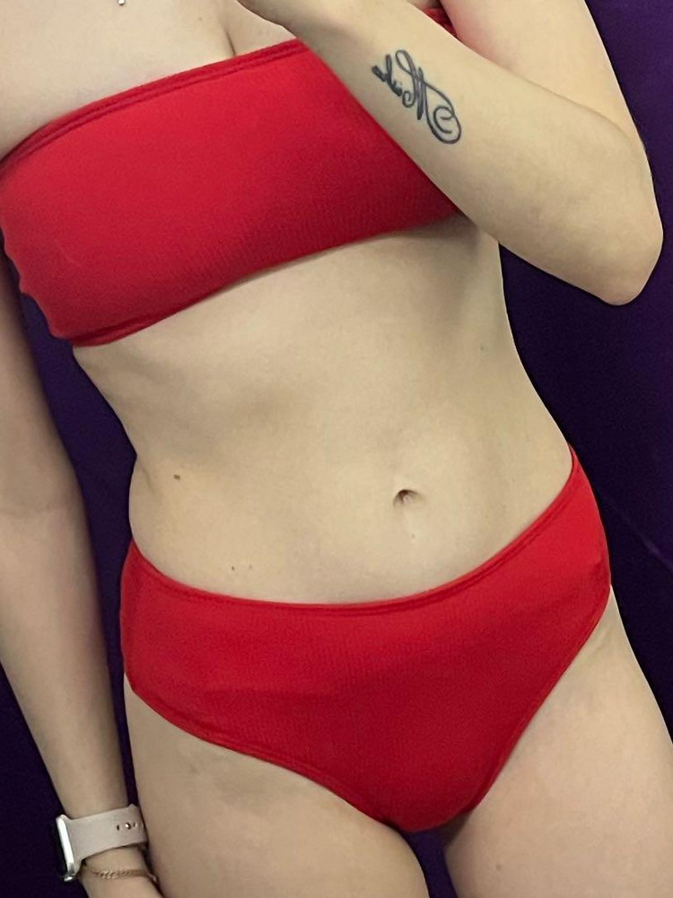 Плавки совсем не те, что на картинке! Лиф тонкий, не представляю на какую грудь, наверное лет на 12😔 полное разочарование!