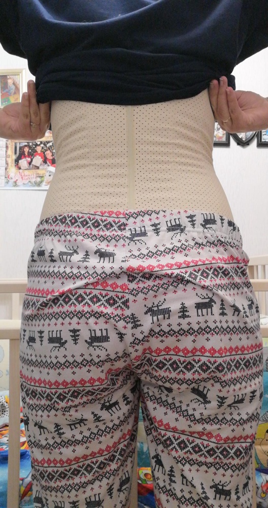 Ну что сказать, корсет бомба! Рост 181 сел прям идеально по высоте. Первый раз тяжко прям застегнула, было не удобно или даже не комфортно первые, наверное, минут 10, но я проходила в нем 5 часов и не хотела снимать, я так привыкла к нему +я всегда подходила к зеркалу полюбоваться. К сожалению 2е роды было кс и я не ожидала что будет такой мешок который расплывется и по бокам, но пока ничем нельзя заниматься буду хоть так красоткой. Первый раз заказала л по талии, но вот от пупка и выше было хорошо, ниже уже не влезла, перезакажала на хл и вот прям всё супер подошло. Размер л пришёл с метром и книжечкой, хл просто корсет, но думаю что забрали те кто заказывал его раньше и отказались.(когда заказала размер л то хл уже не было, а на днях появилась одна штука, от сюда такой вывод сделала) Вообщем всем советую, берите не пожалеете.