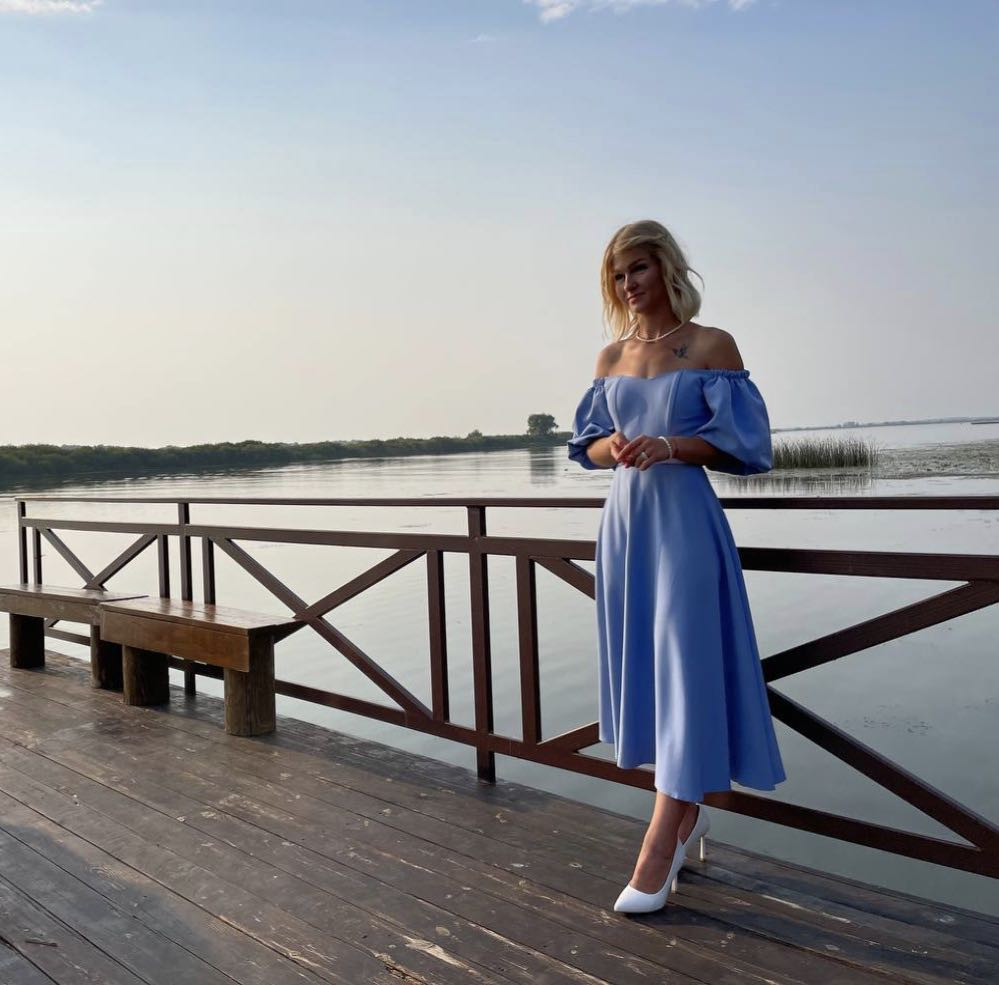 Великолепное 😍 заказывала 7 разных платьев, чтобы выбрать на мероприятие. В этом сошлось все: стиль, размер, КАЧЕСТВО, цена, цвет. Благодарю производителя и продавца 🙌