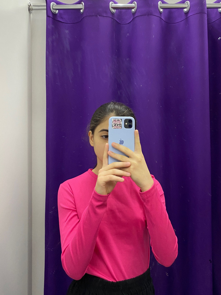 маленький какой-то,но приятный к телу