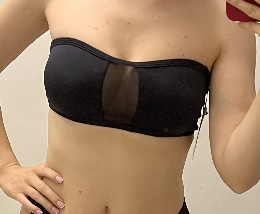 Очень долго сомневалась заказывать , так как у меня небольшая грудь . А зря! Сел офигенно и подчеркнул грудь так, как будто у меня не 1, а 2 размер ))) если руками грудь «уложить» как надо , то эффект 💣💣💣 на ОГ 77 и под грудью 69 заказала XS. Сидит не прям плотно , но и не сваливается . Посмотрим, как поведёт себя в воде . Надеюсь, я его не потеряю ))))