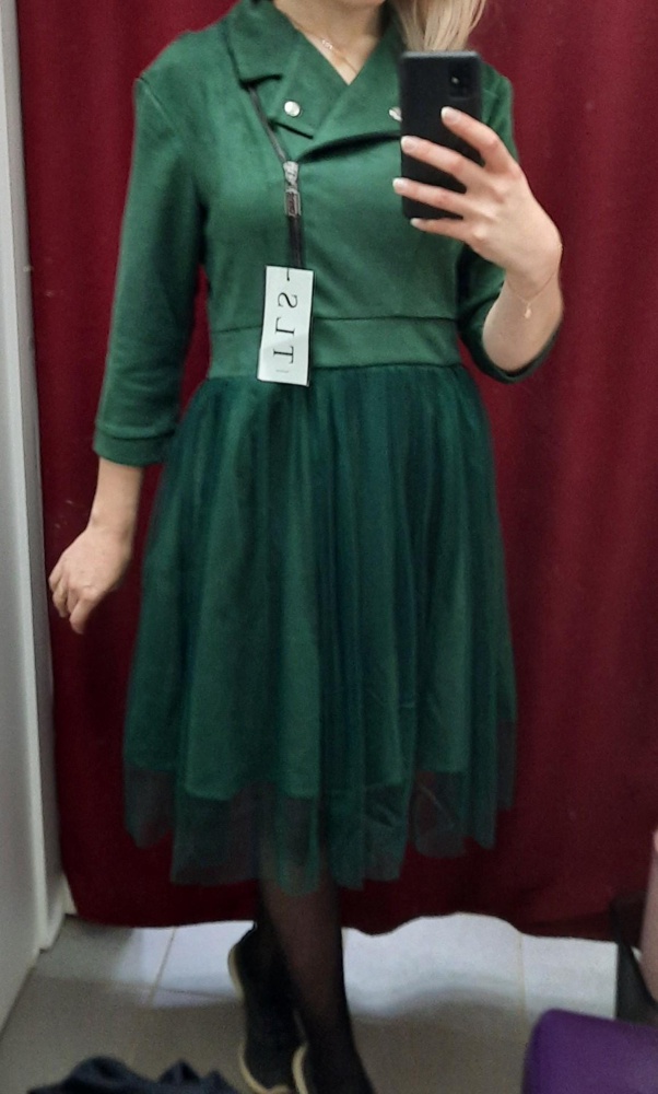 Начиталась отзывов и взяла на два размера больше. Ношу 46 взяла 50, оказалось очень велико. В груди хорошо,  а в руках и талии слишком свободно. Надо было брать свой размер. Качество классное, очень красивое платье! Рекомендую!