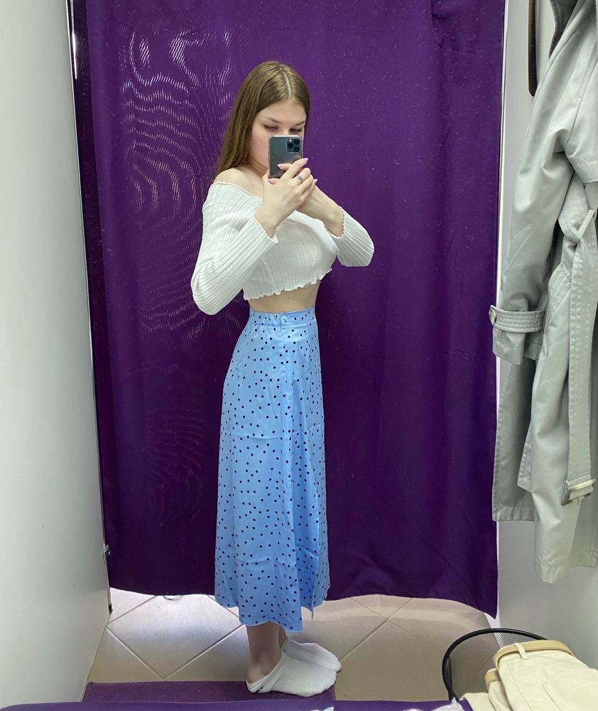 Очень приятная ткань, хороший фасон, вот так выглядит при росте 160🥰 Немного узковата в талии (65 см), но в целом 🔥