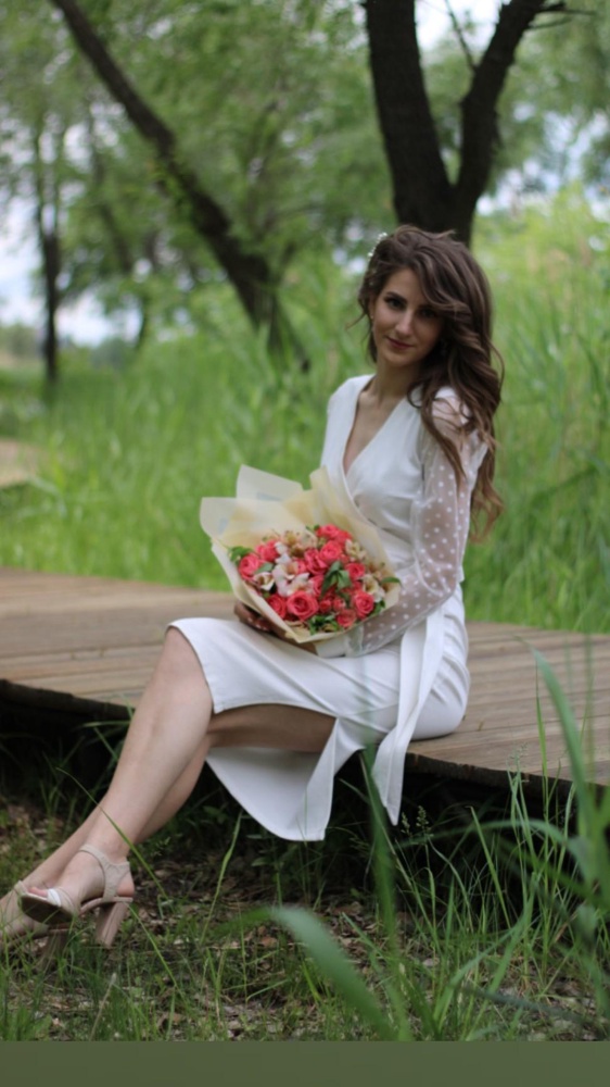 Девочки платье огонь, брала 42,мои размеры 89/60/90 село хорошо , ткань  тянется,  приятная к телу, брала за 2700. ❤️❤️❤️