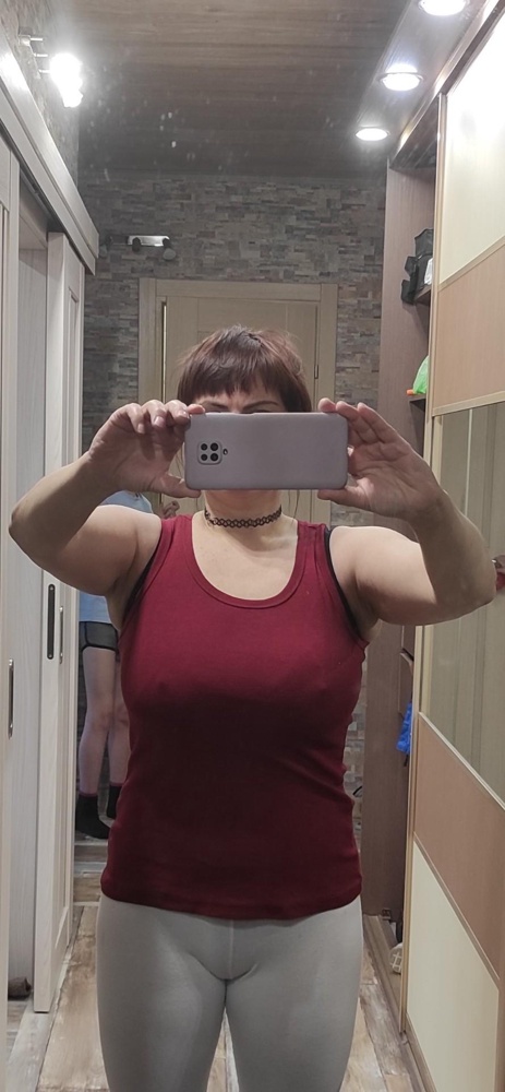 Майка отличная. Р-н 50 на ОБ 100, ОТ 80, ОБ 98 прекрасно сидит.