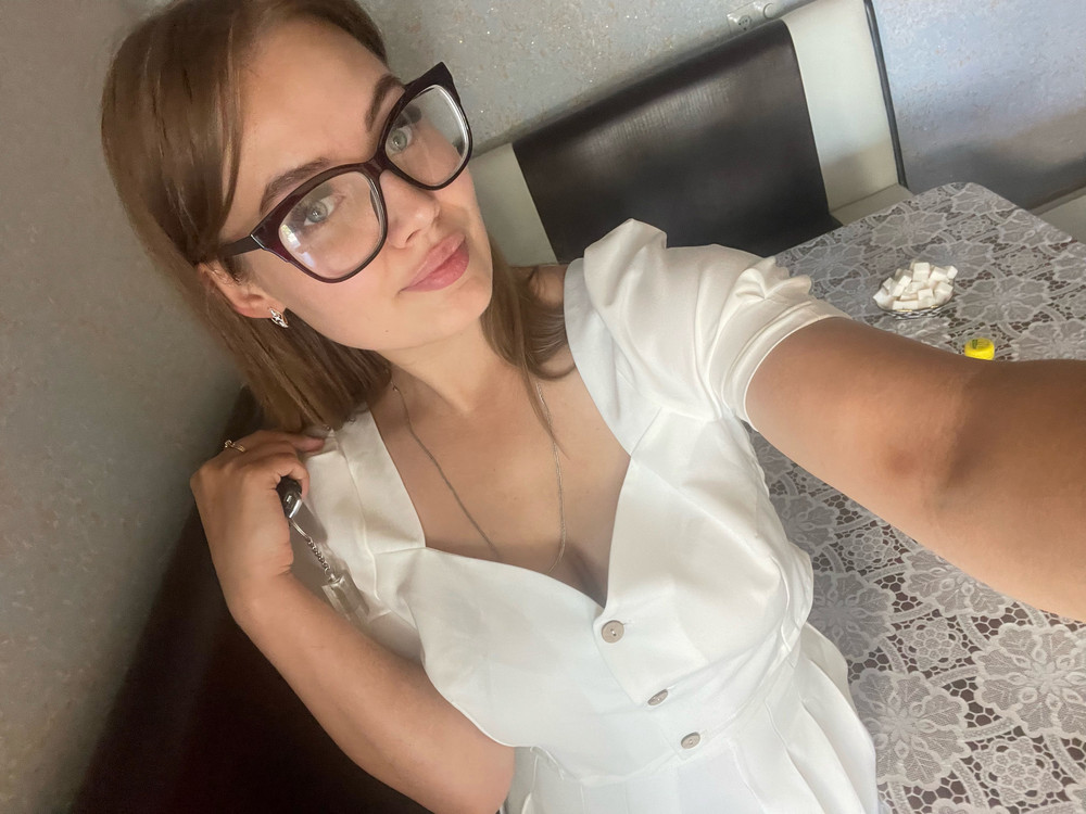 Блузка шикарная, смотрится стильно, подходит ко всему