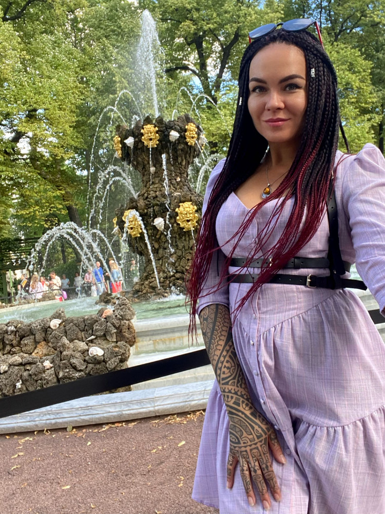 Шикарная вещичка! Ношу больше года и не нарадуюсь! И в пир, и в мир, и в добрые люди!) Берите, не пожалеете😍