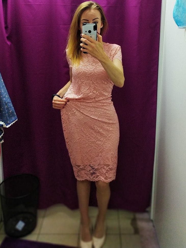 Платье неплохое. Но Размер 42 на параметры 85-65-85 ооооочень большой. На рост 165 длиновато... Жаль нет размера поменьше в размерной линейке ( 
Отказ - не соответствует указанному размеру. Большемерит.