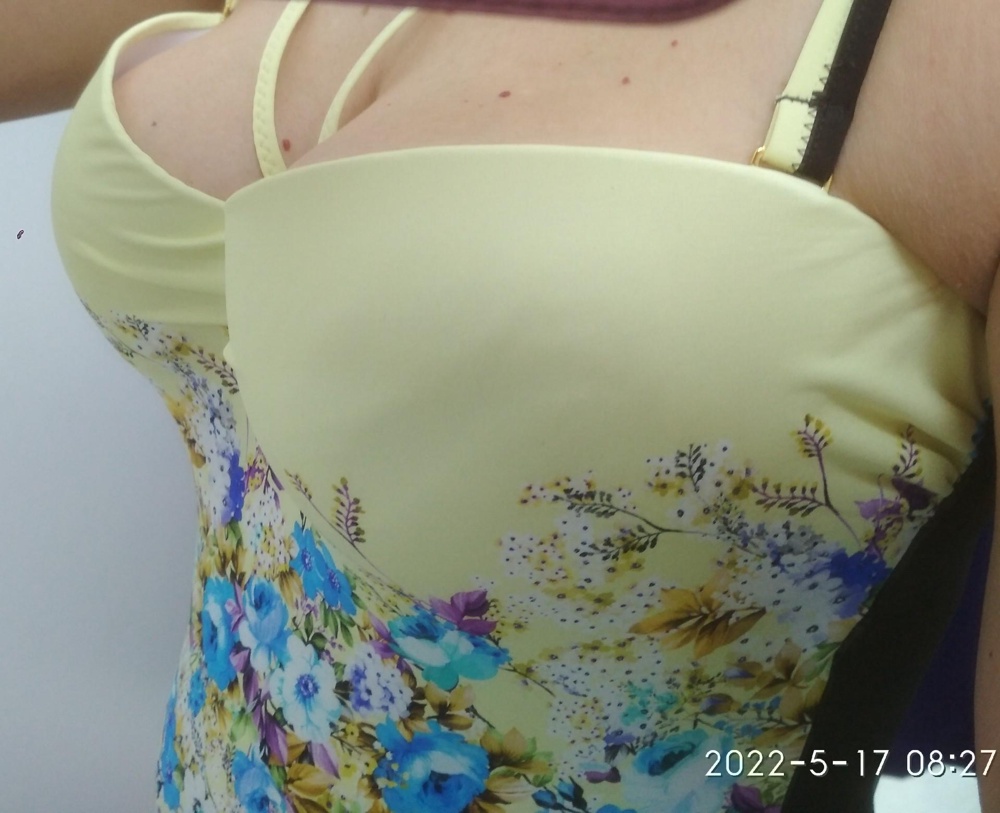 Не соответствует фотографии купальника, который представлен на модели. На одной чашечке залом, возможно, после намокания он распрямится, но рисковать не стала. По размеру подошёл.