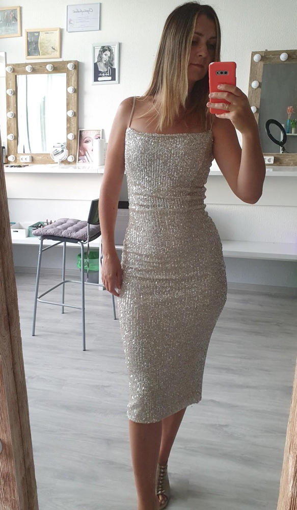 Платье супер🤩 Мягкое, эластичное, на мои параметры 90/74/100 село идеально, есть ещё запас. Рекомендую