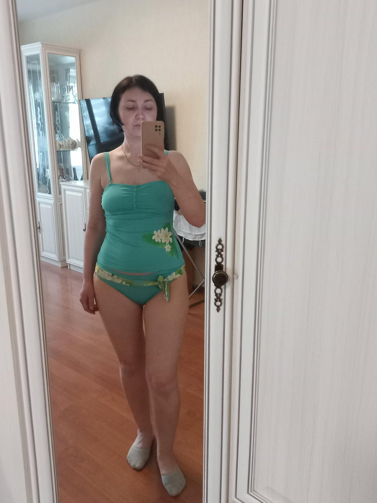 Хорошо сел. Качество норм. Единственное что в груди был как бы немного растянут и великоват, но думаю что это особенности моей груди. Ушила и сел отлично