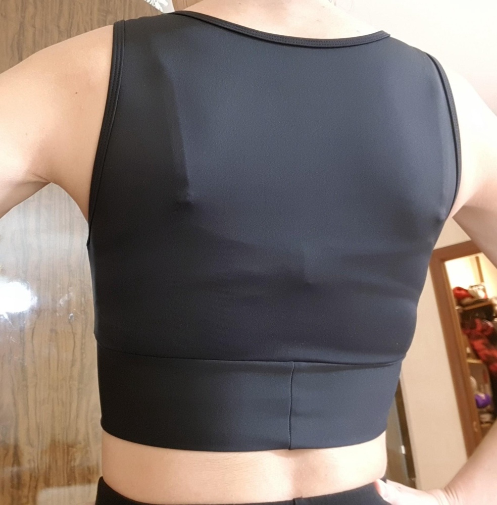 Девочки топ это что то невероятное, как сидит, какой приятный материал к телу, какие формы он делает.. я прям в диком восторге. Муж даже ревнует отпускать в зал, говорит дома тренируйся... после стирки как новый, качество на высоте. однозначно рекомендую к приобретению. Спасибо вам.