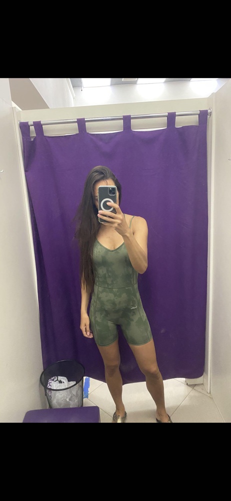 Ткань приятная, плотная . Интересная модель , решила оставить для разнообразия  