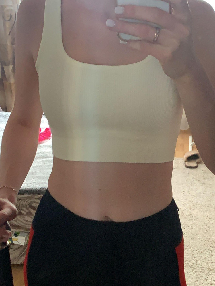 Качество и модель порадовали, очень! Делаю возврат, так как цвет не подошёл. На фото молочный, а по факту желтый какой то, лимонный больше наверное. Закажу другой цвет. Жаль что так вышло. Не люблю делать возвраты.