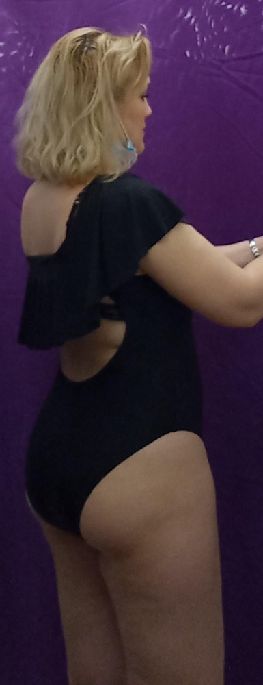 Очень качественный купальник.  Взяла чтобы ходить в бассейн.  На свой 46 заказала 48. Не люблю если где то будет жать.  Идеально.  Теперь заказала и дочке)))