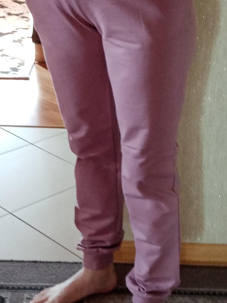 Хороший костюм, хлопковый, на высоких в самый раз, рукава длинные, штаны длинные, не знаю пока как будет после стирки, расцветка правда не яркая, на размер 50-52 взяла 48 по скидке 1076р.