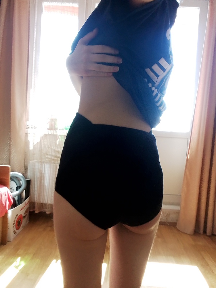 Взяла размер XS, на бедрах сидят хорошо, фиксируют поясницу. Однако живот мой пока маловат, и на животе ткань болтается. Уверена, к концу беременности и на животе будет сидеть нормально. Сейчас срок 24 недели, я сама хрупкой комплекции, поэтому мало увеличилась в животе :D