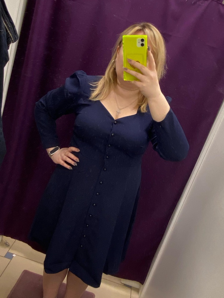 Платье хорошее, но мне не подошло. Как с чужого плеча... или не по возрасту, чтоли. На фигуру тип «груша» сядет. У меня внизу меньше, все повисло мешком 