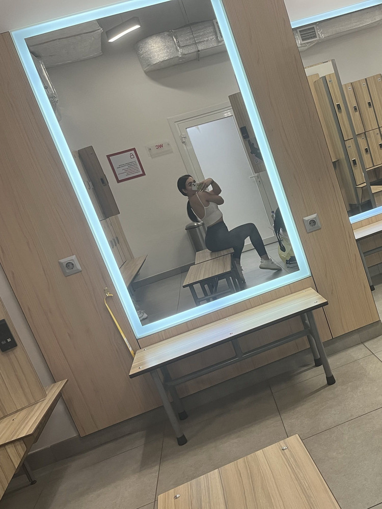 удобный, универсальный топ + спинка красивая