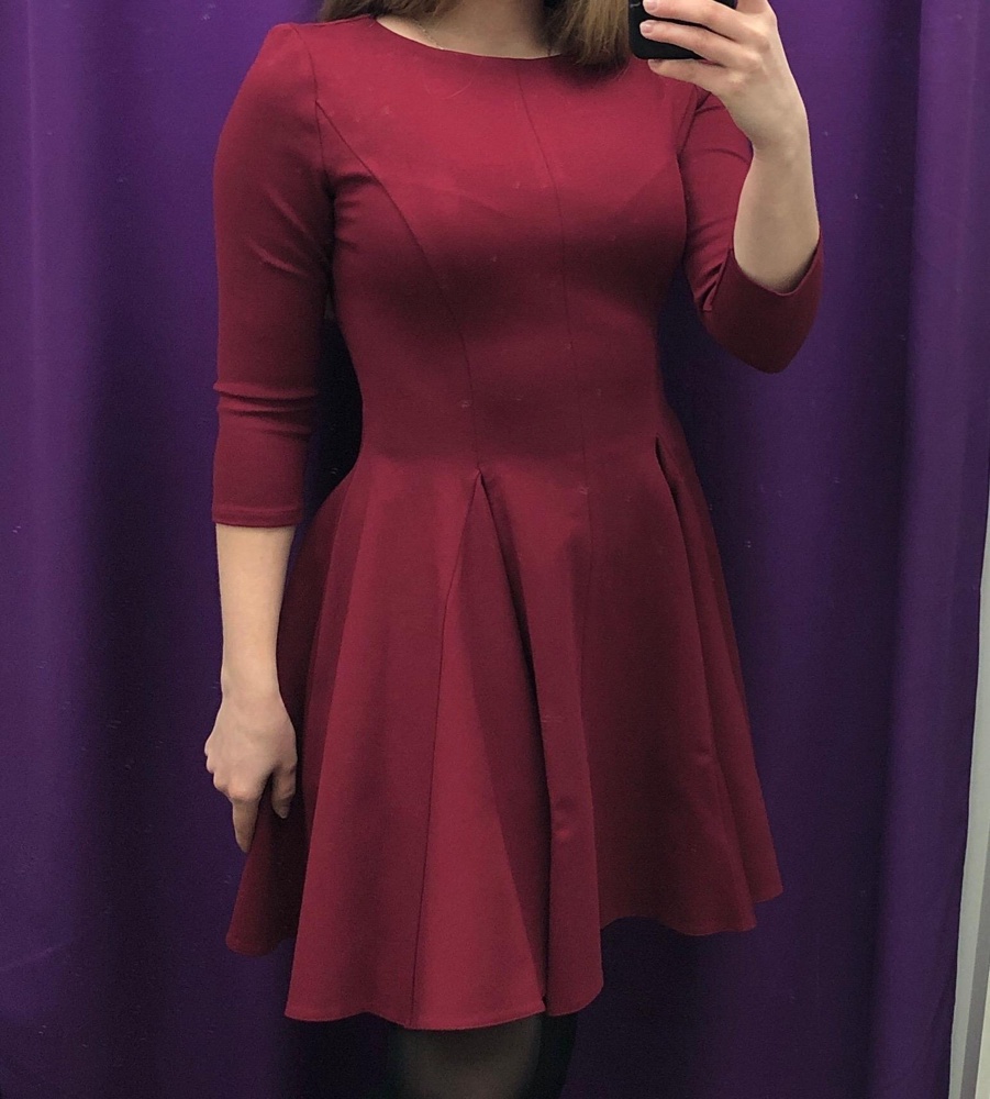 Платье шикарное! Качество - супер. Плотное, на свой 44 заказала M. Хорошо скрывает недостатки фигуры 