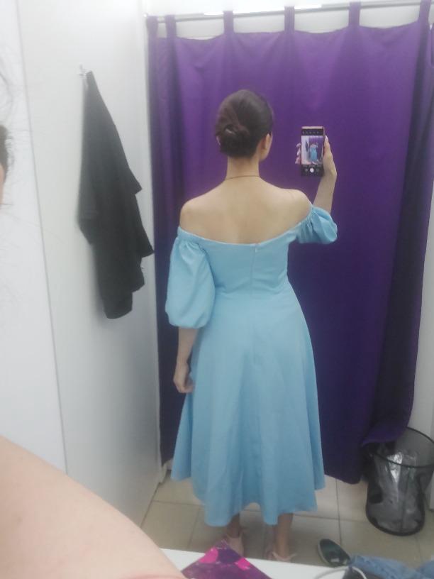 Я ловила это платье. Быстро раскупают.  На 165см ог 90 от 69 об 95  размер подошел.  Единственное, буду носить с силиконовыми чашками, так как при наклонии  внутренние чашки платья не держат.  Сначала думала, что большевато, но надо было просто выпрямить спину). Резинка на плечах не сильно надёжная но это можно исправить . А так все супер 