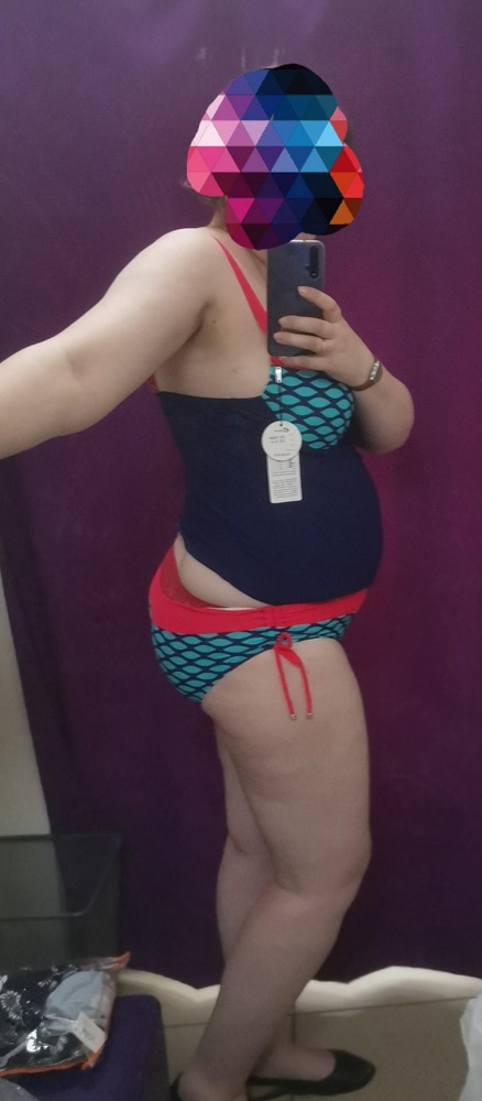 Размер 54 модель очень маломерит и не скрывает мои недостатки. Только грудь хорошо смотрится.  Отказ