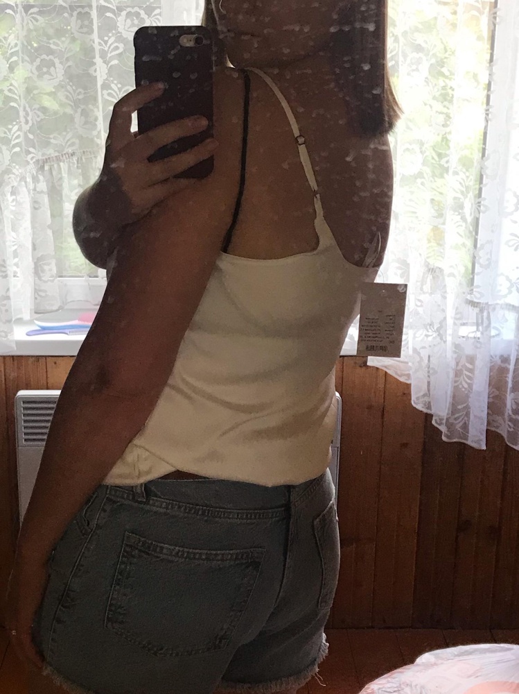 Отличный топ, советую! Только к сожалению не подошёл размер, пришлось перезаказывать на размер больше 