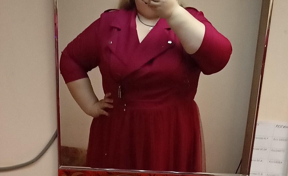 Платье огонь, но маломерит на размер. Не подойдёт для большой груди.