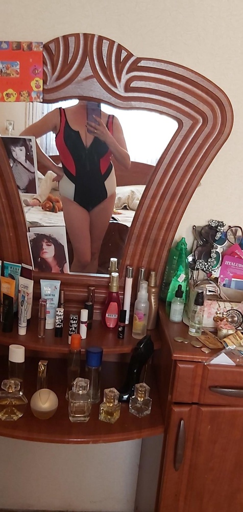 Купальник огонь!!! Качество отличное,спасибо большое производителю!!! Цвет такой же как на картинке!!! Взяла 46 размер,в попе чуток великоват( но у меня такая фигура) брала из за большой груди,взяла бы на размер меньше- грудь не поместилась бы. Прилагаю фото, цвет на фото изменён конечно, но на самом деле цвет такой же как на картинке.