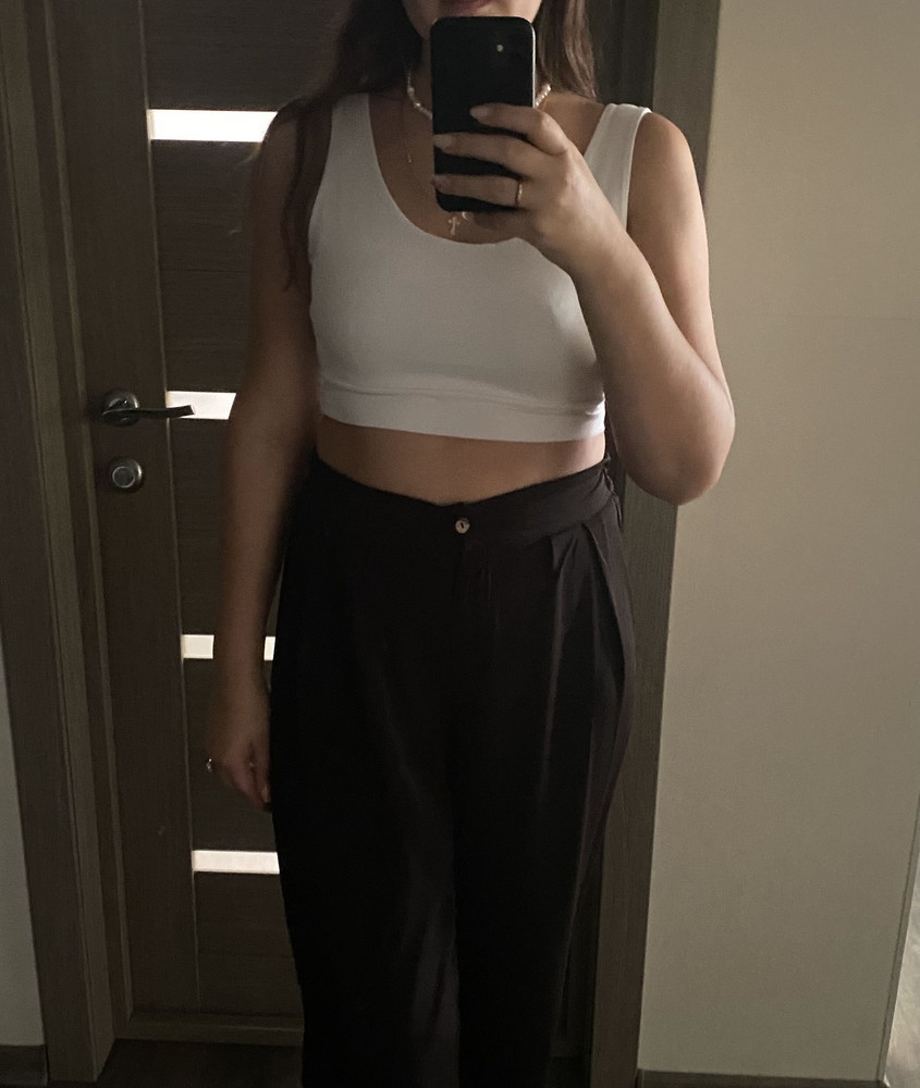 Хорошее качество. На свой 48 размер при росте 176, взяла 50 размер. Сел отлично. 