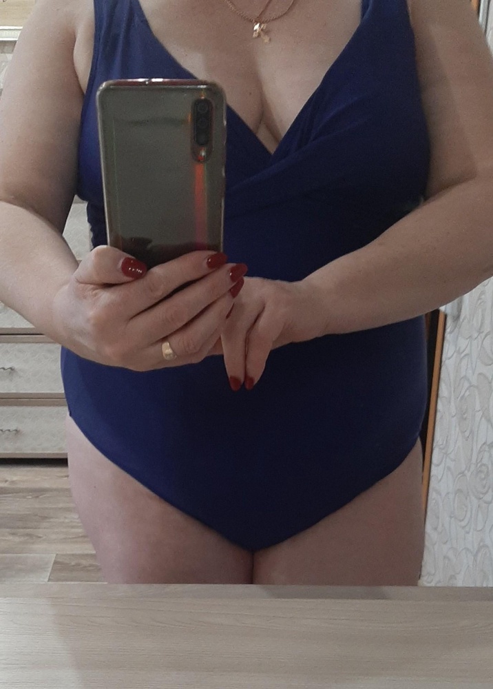 Купальник  пришел очень быстро. Качество отличное.прошито все ровно, нитки не торчат. Скрывает животик. На свой 54 размер взяла 48. Подошел. Сильно большемерит.