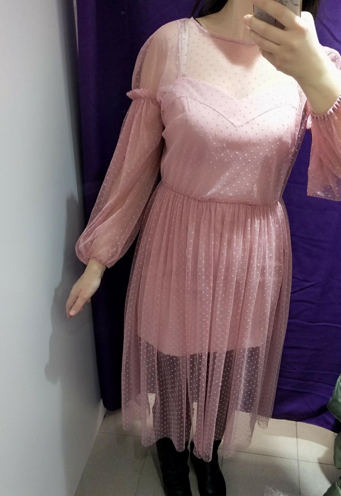 Нижнее платье в районе груди не село на меня. А так деревня деревней...