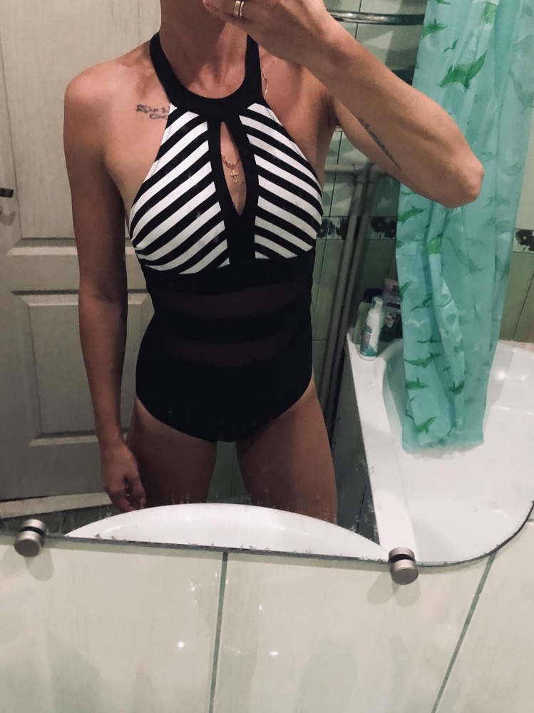 Пришёл не в заводской упаковке, но все везде целое никаких нареканий! Первый раз беру слитный такой, были только спортивные для плавания! Купальник понравился по размеру подошёл, вот только хорошо у меня грудь маленькая а так бы выпирала наверно по бокам. 