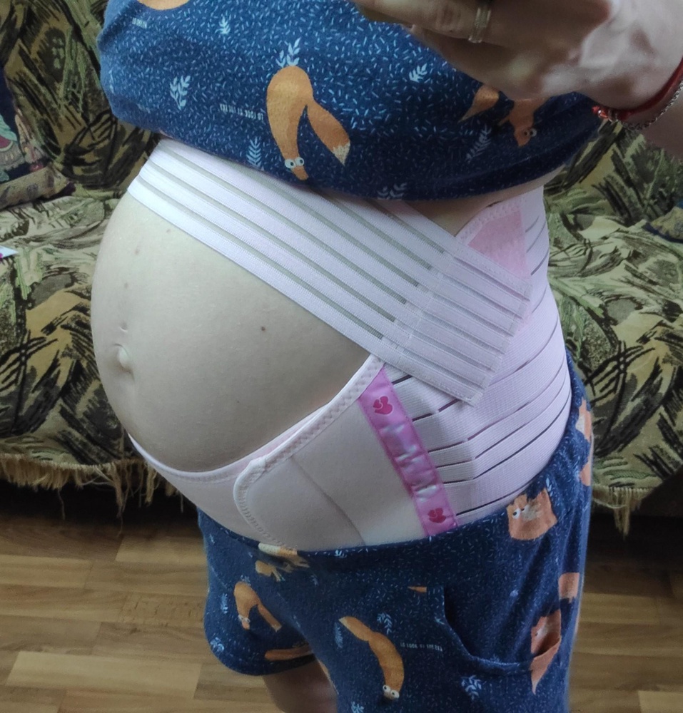 Удобный бандаж. Есть видео, как надевать, всё понятно. Приятный материал. Цена разумная, а магазинах за 2000 такие... 28 недель-под животом 91 см, подошёл отлично, запас есть как раз на вырост ещё. 
Спасибо за бонус- love is)