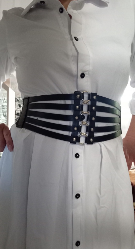 Пояс красивый, мне очень понравился, но он никак не подойдет на 42,44,46 размеры, мне на 48-й даже не в натяг, просто свободный...